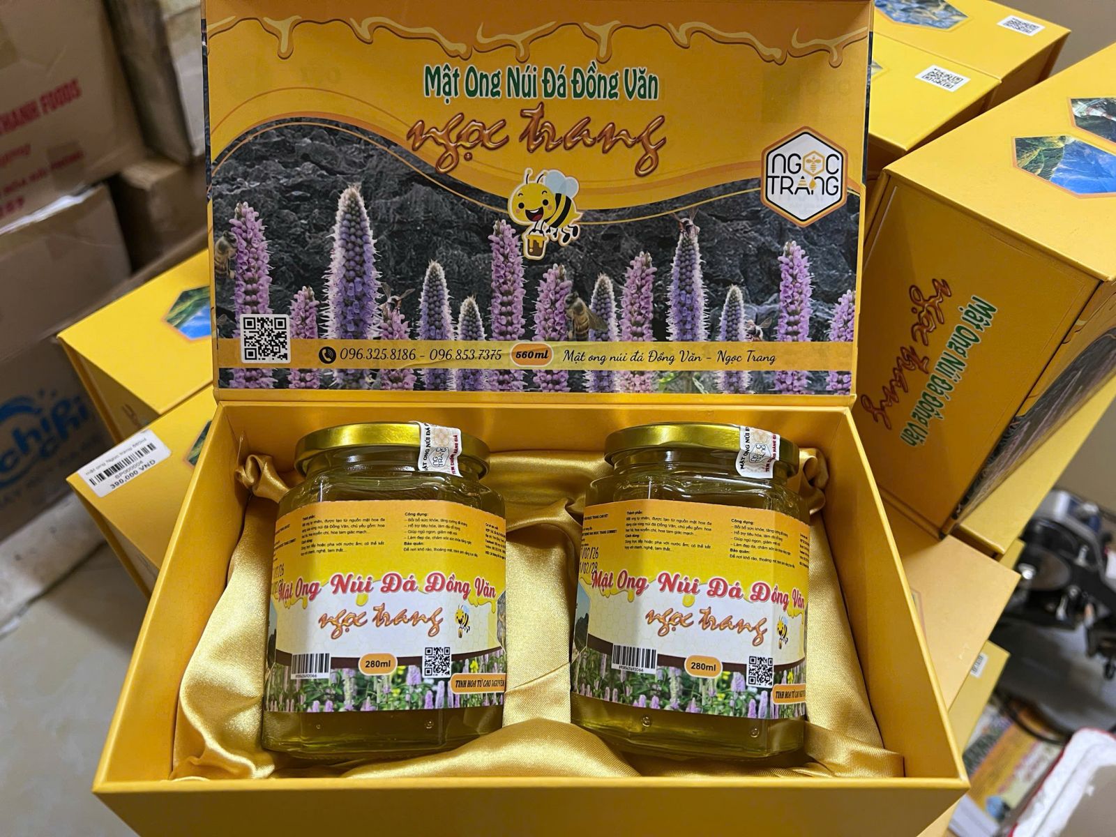 Mật ong núi đá Đồng Văn - Ngọc Trang hộp thuỷ tinh 560ml